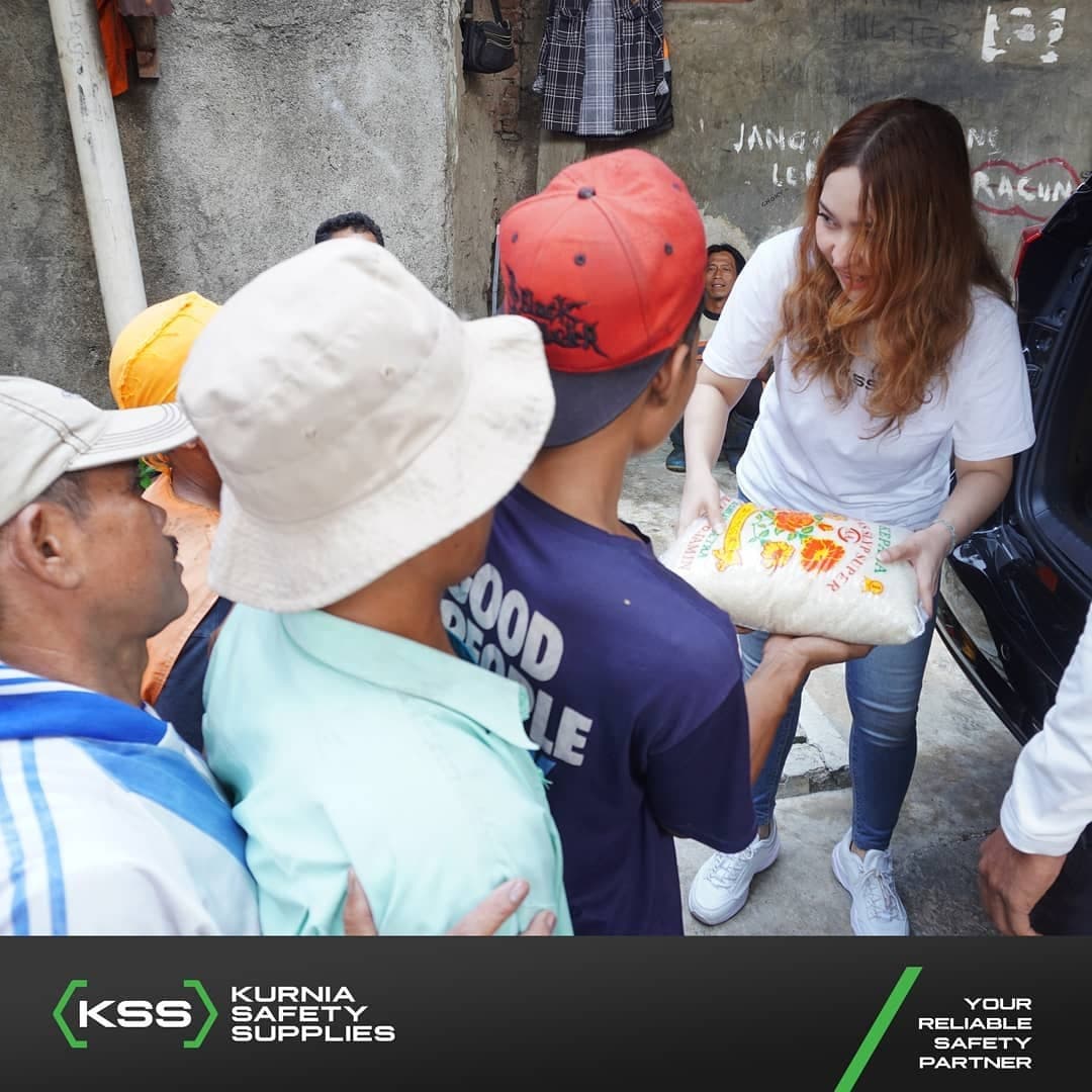 Kegiatan CSR KSS, Bagi Beras Gratis di Jakarta Pusat