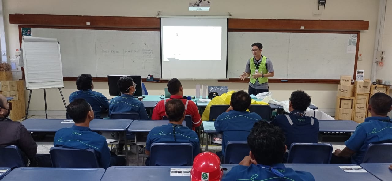 Training APD K3 di PT South Pasific Vizcose