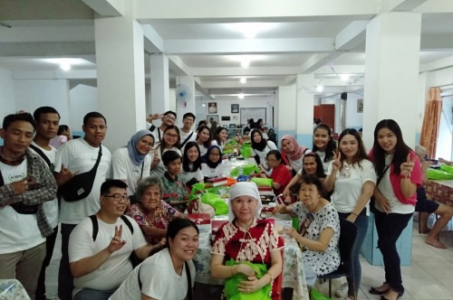 KSS Kumpul Bareng Oma-Opa di Panti Lansia Santa Anna