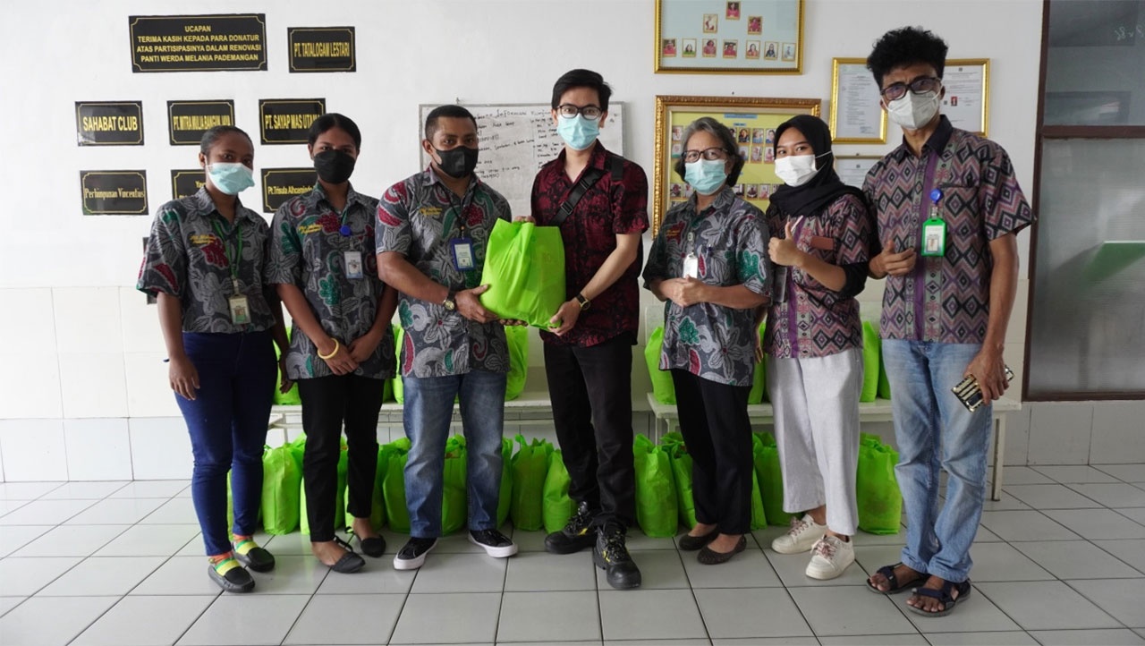 KSS Berikan Sembako Ke Panti Asuhan dan Panti Jompo