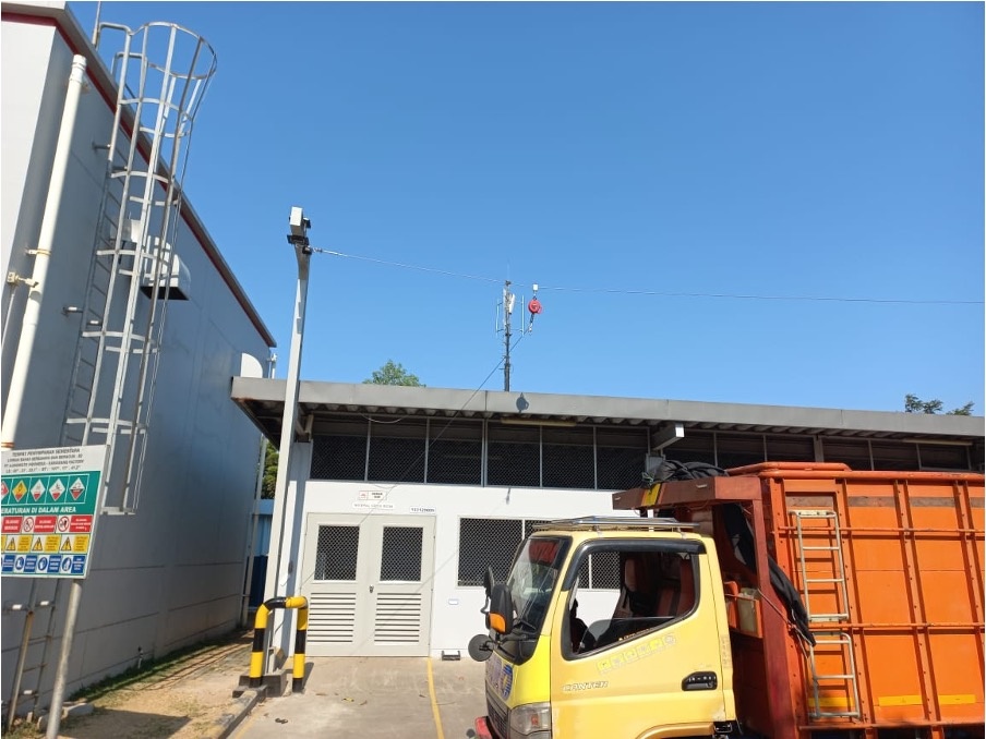 Installation of Overhead Lifeline In A Warehouse