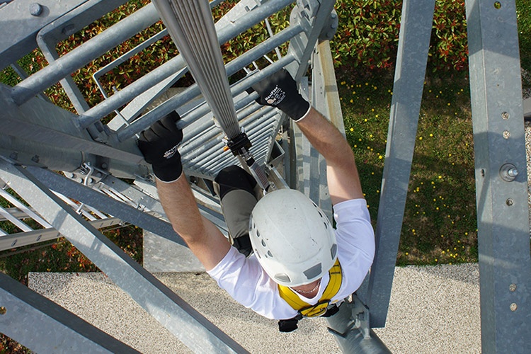 vertical lifeline system